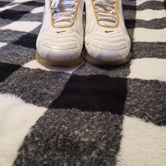 Nike AirMax 720. Sz 11 - Picture 8 of 11